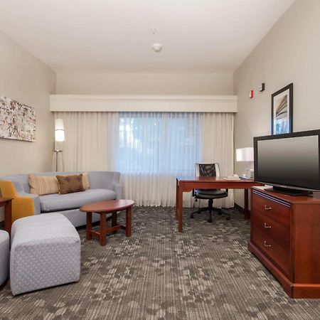 Courtyard By Marriott Palmdale Hotel Екстериор снимка