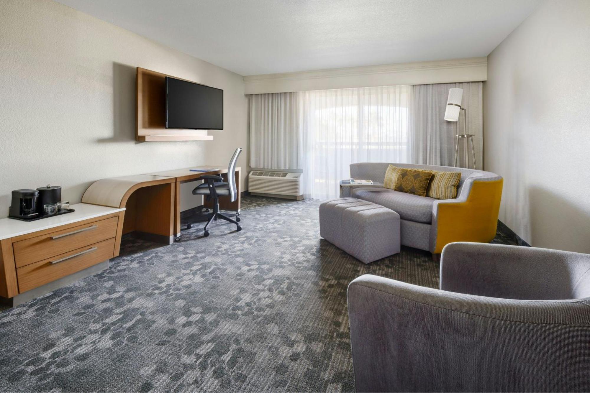 Courtyard By Marriott Palmdale Hotel Екстериор снимка