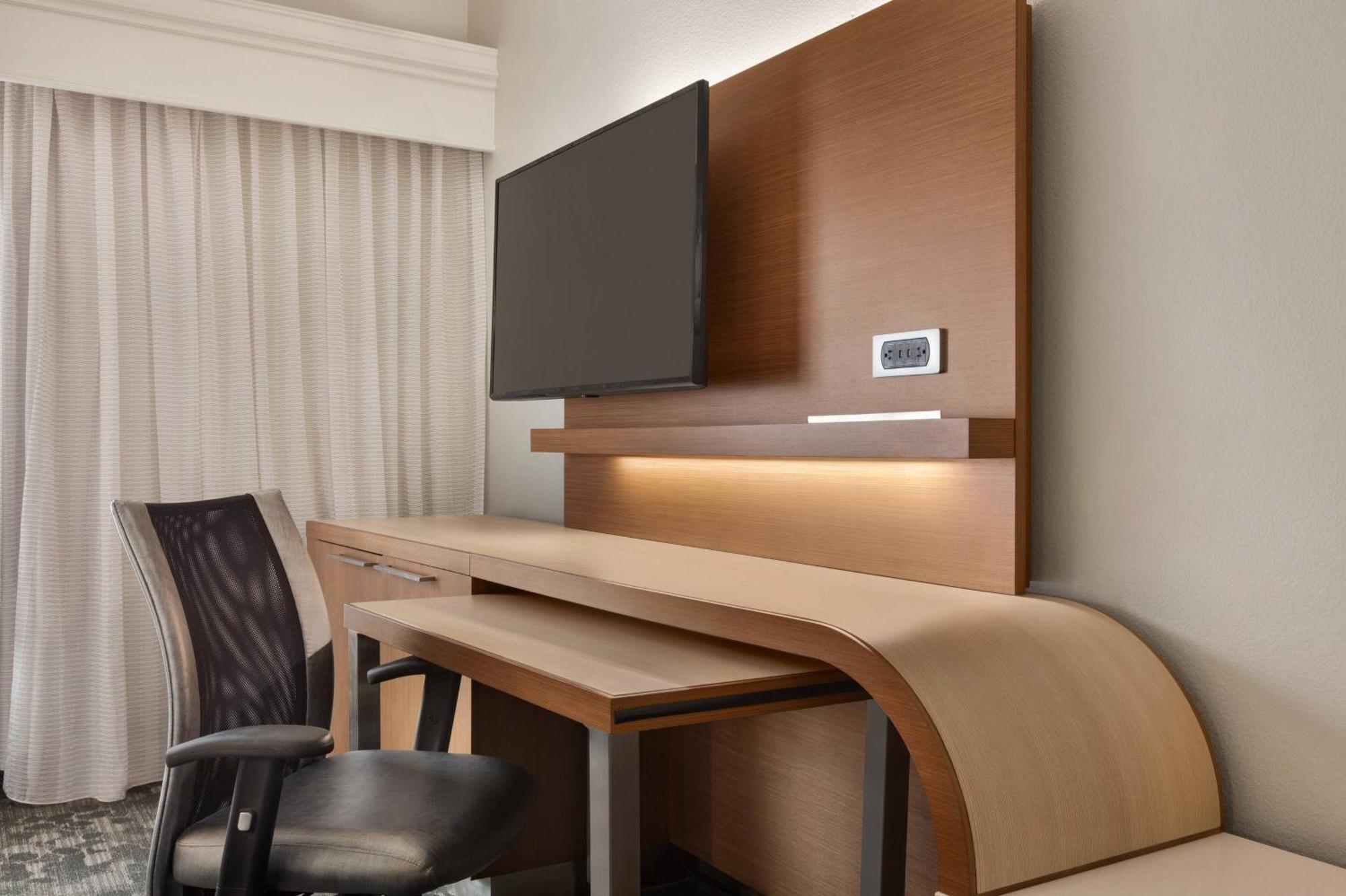 Courtyard By Marriott Palmdale Hotel Екстериор снимка