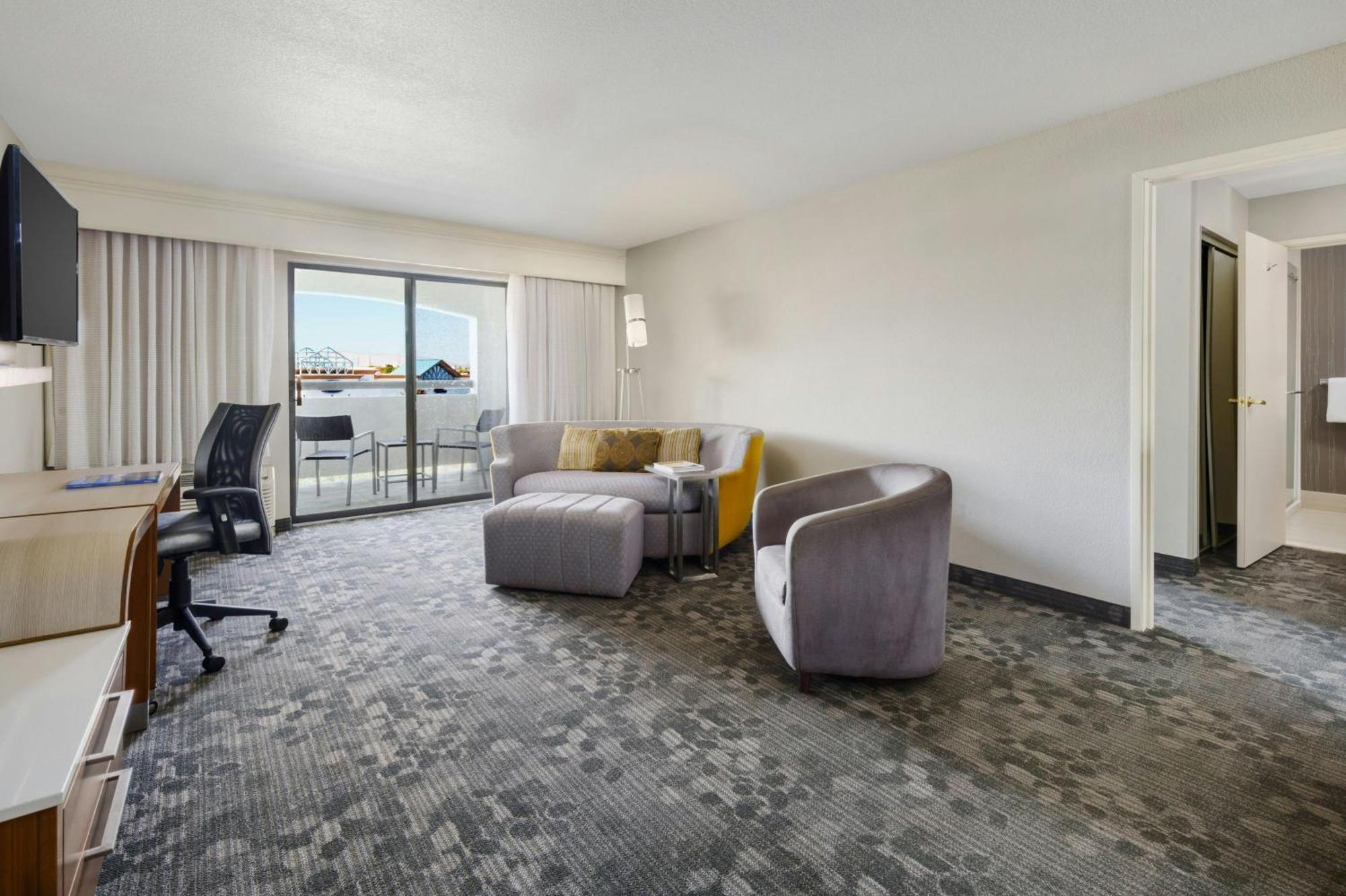 Courtyard By Marriott Palmdale Hotel Екстериор снимка
