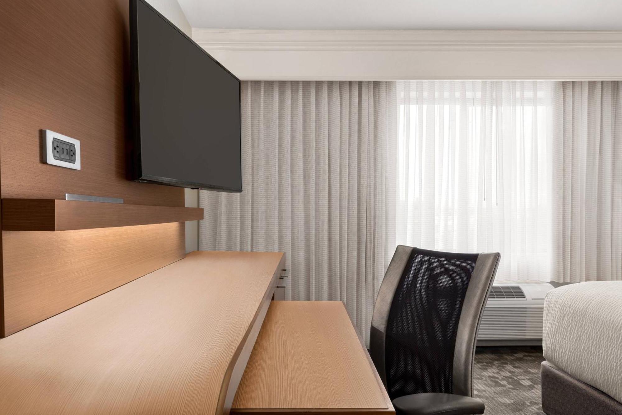 Courtyard By Marriott Palmdale Hotel Екстериор снимка