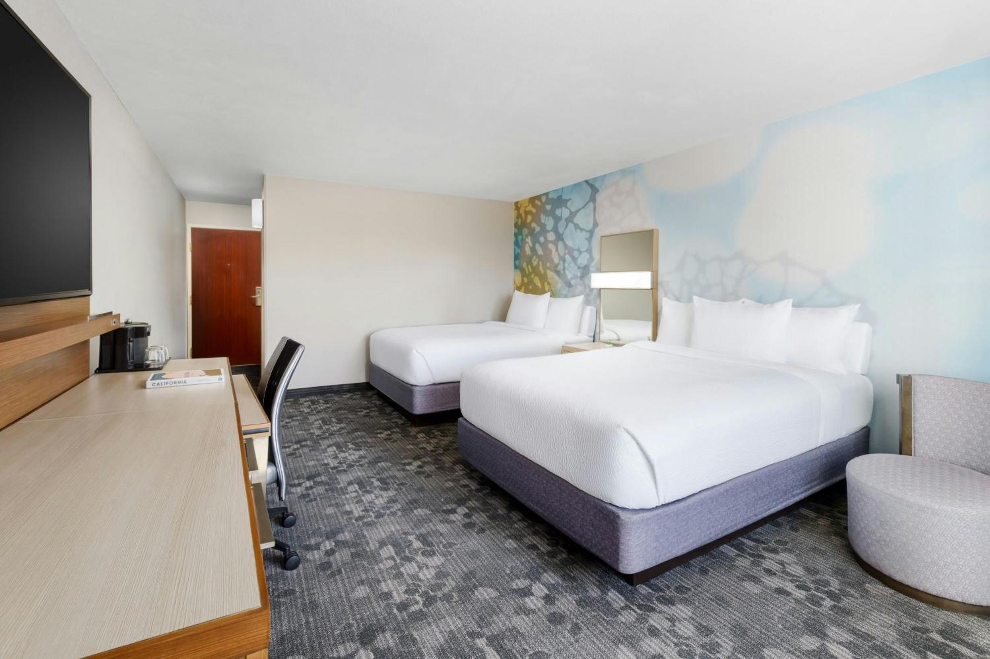 Courtyard By Marriott Palmdale Hotel Екстериор снимка