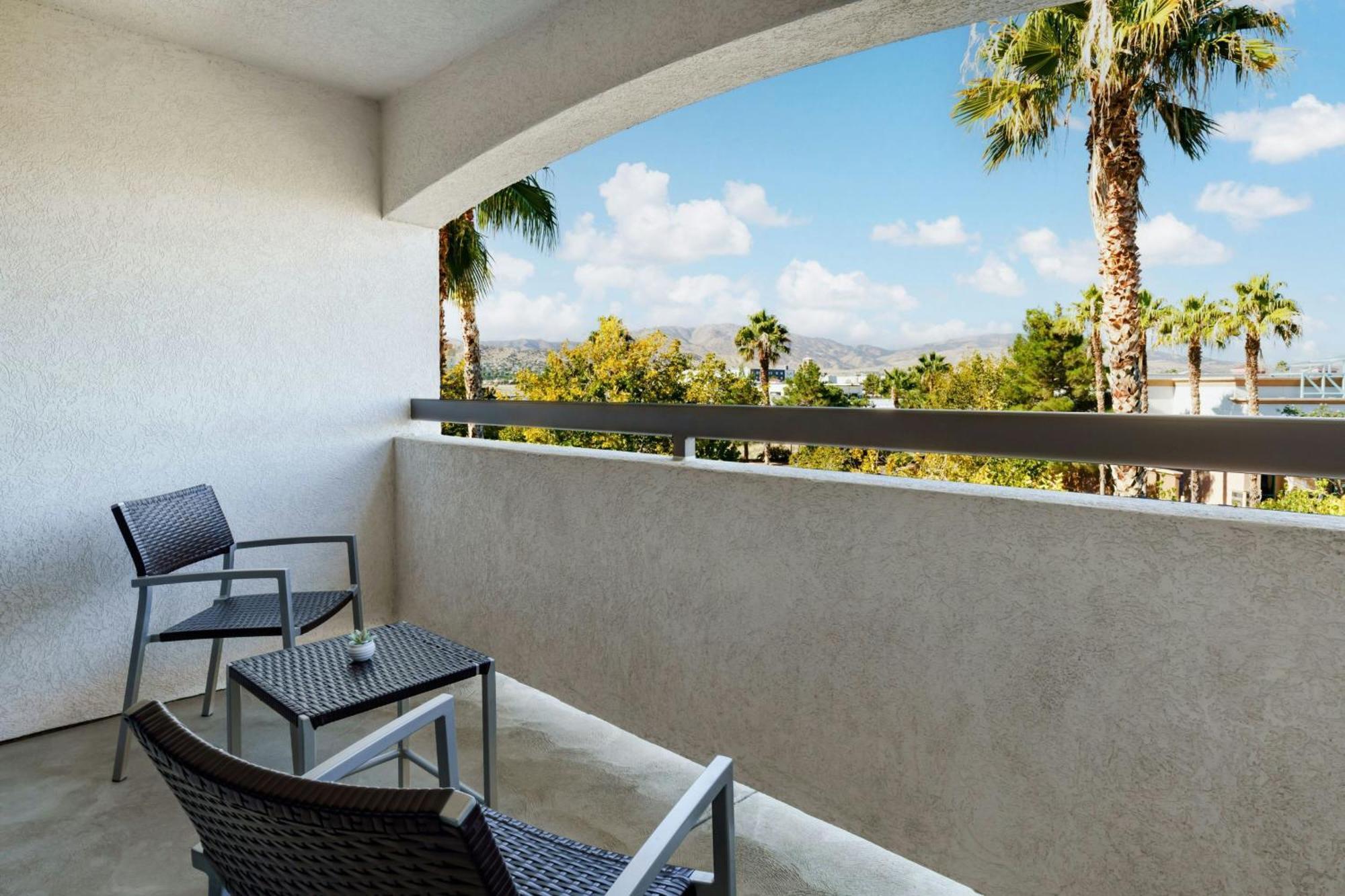 Courtyard By Marriott Palmdale Hotel Екстериор снимка