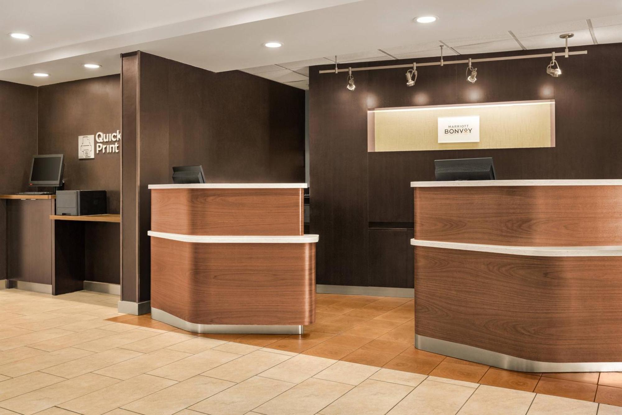 Courtyard By Marriott Palmdale Hotel Екстериор снимка