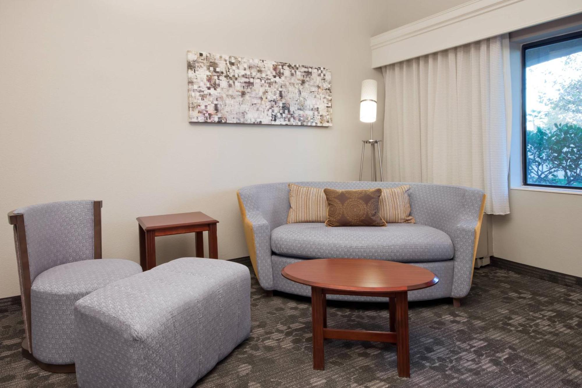 Courtyard By Marriott Palmdale Hotel Екстериор снимка