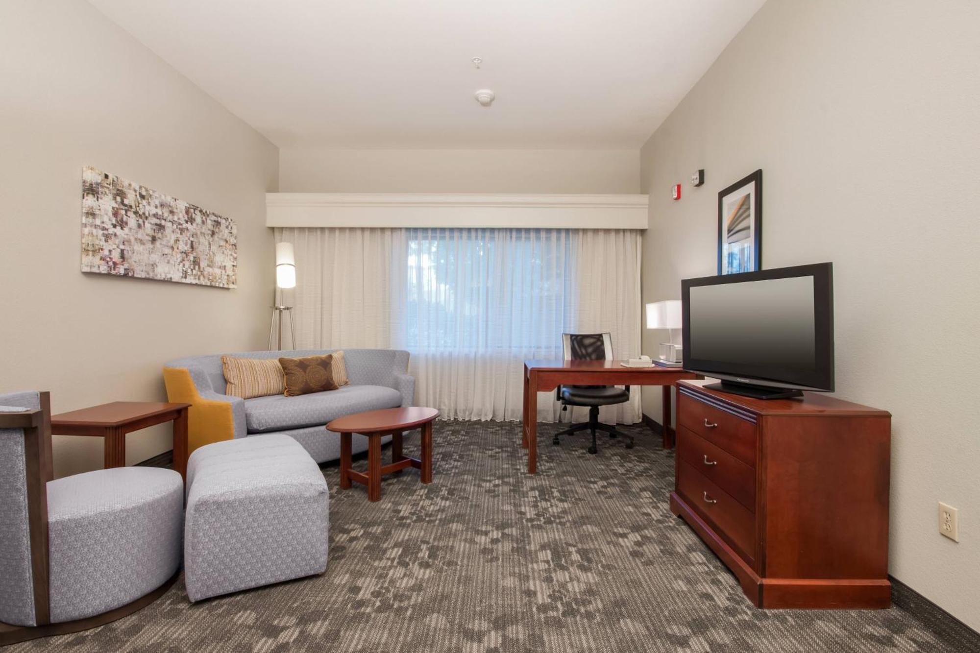 Courtyard By Marriott Palmdale Hotel Екстериор снимка