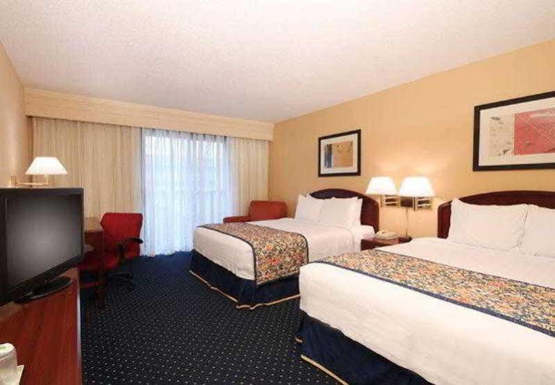 Courtyard By Marriott Palmdale Hotel Екстериор снимка