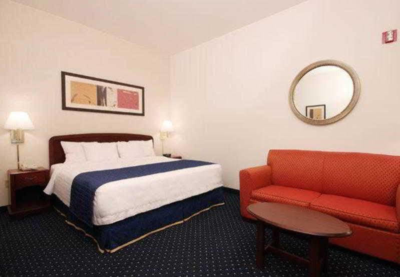 Courtyard By Marriott Palmdale Hotel Екстериор снимка