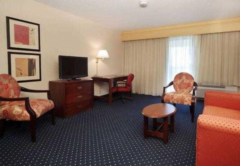 Courtyard By Marriott Palmdale Hotel Екстериор снимка
