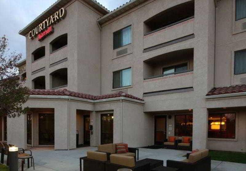 Courtyard By Marriott Palmdale Hotel Екстериор снимка